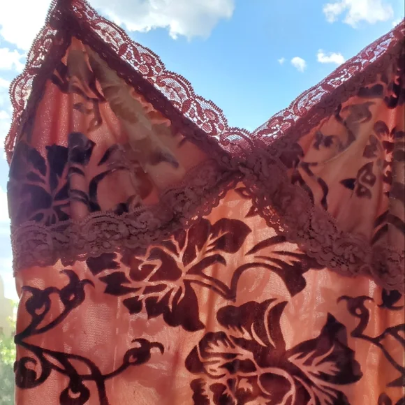 Y2K Velvety Floral Spaghetti Strap Tank Top - Picture 2 of 9